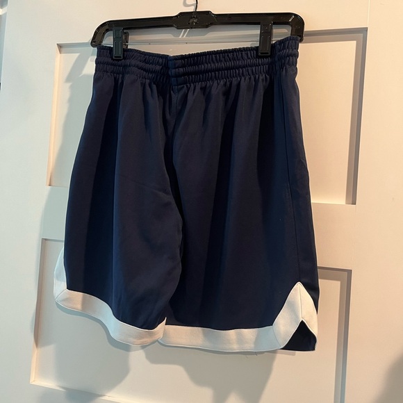 Nike Boys Villanova Athletic Shorts Size M - Picture 2 of 3